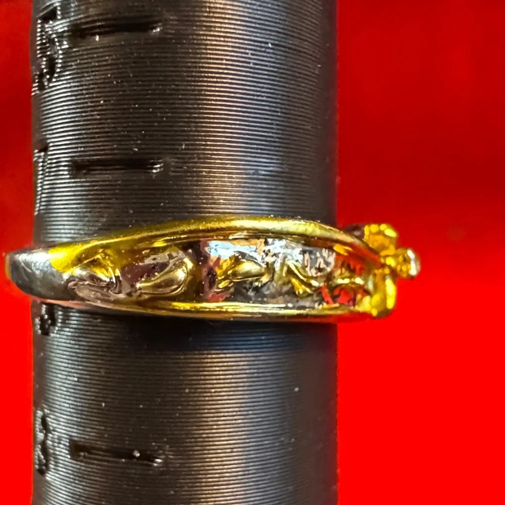 Elegant Gold and Silver Women's Ring - Picture 2 of 4